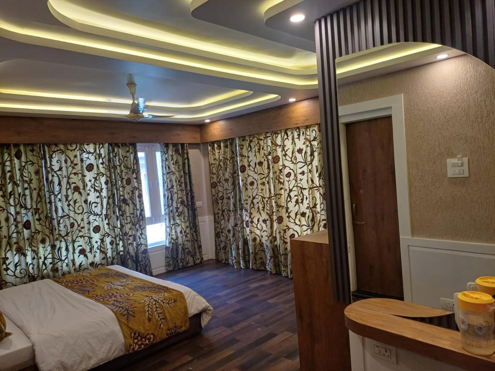 Hotel Manora Palace Srīnagar Exterior foto