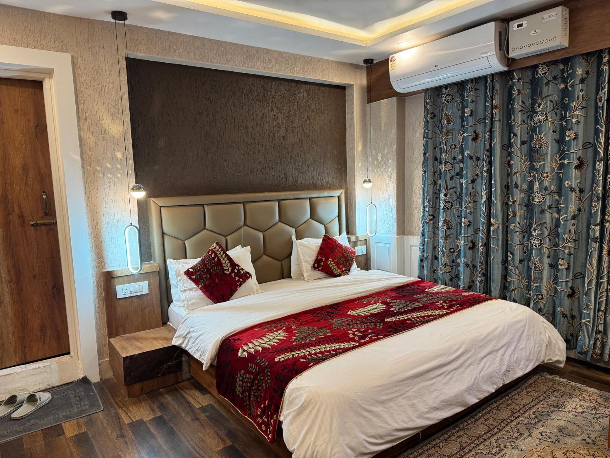 Hotel Manora Palace Srīnagar Exterior foto